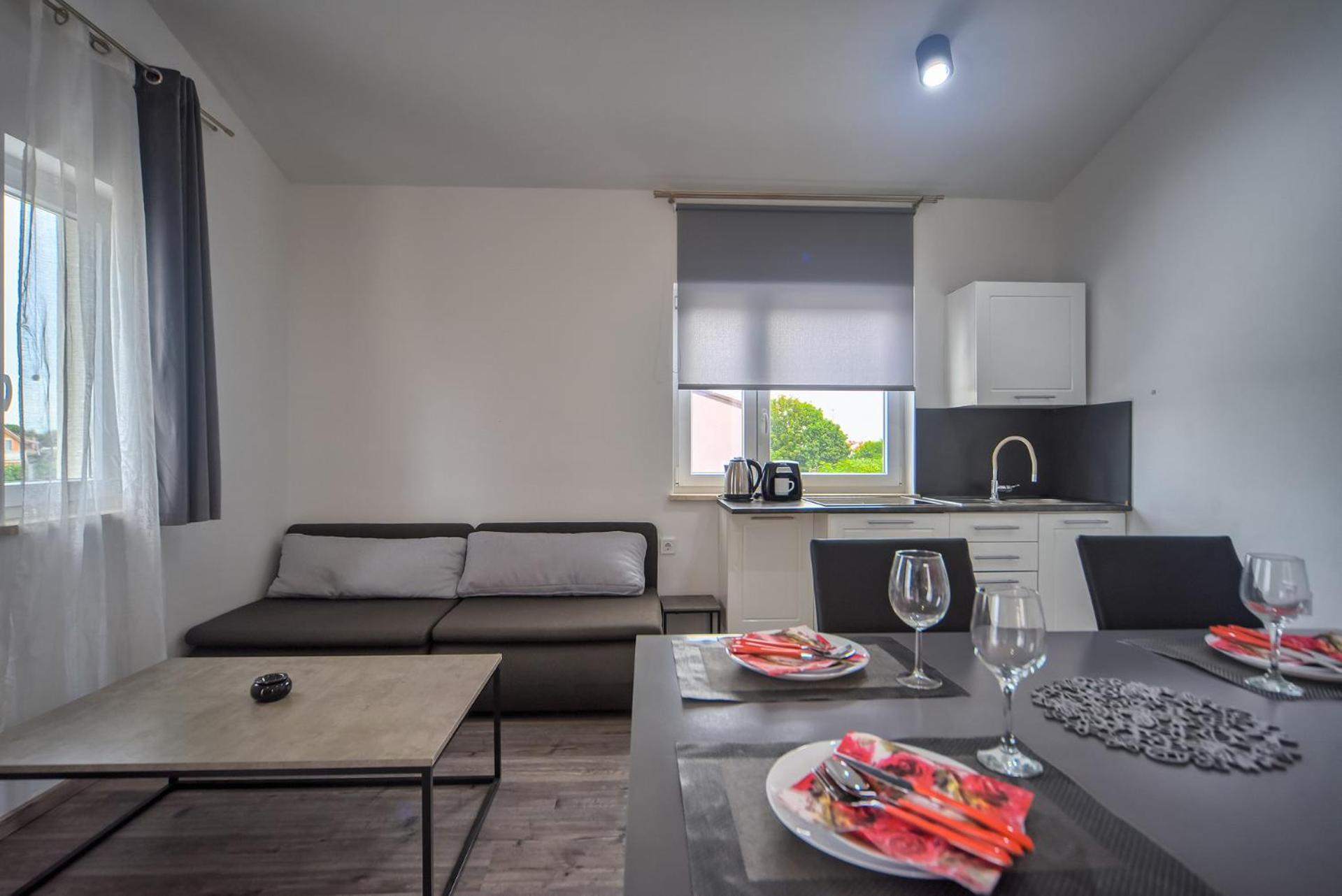 Laura Apartment *